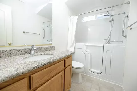 Bath - 1007 Kirksey Dr, Turlock, CA 95382 photo 3 of 4