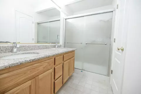 Bath - 1007 Kirksey Dr, Turlock, CA 95382 photo 1 of 4