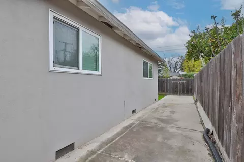 Exterior - 1609 Augusta Ct, Modesto, CA 95350 photo 6 of 14