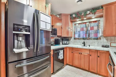 Kitchen - 1609 Augusta Ct, Modesto, CA 95350 photo 3 of 4