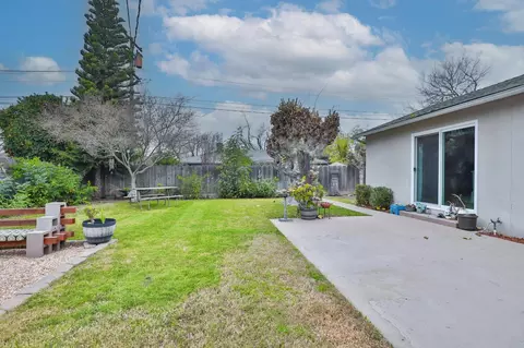Exterior - 1609 Augusta Ct, Modesto, CA 95350 photo 13 of 14