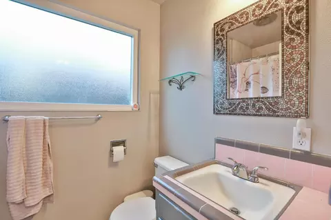 Bath - 1609 Augusta Ct, Modesto, CA 95350 photo 2 of 2