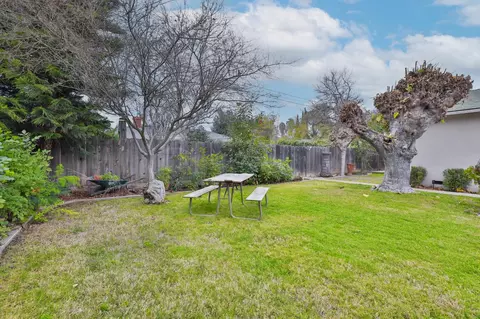 Exterior - 1609 Augusta Ct, Modesto, CA 95350 photo 10 of 14