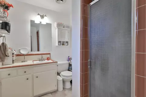 Bath - 1609 Augusta Ct, Modesto, CA 95350 photo 1 of 2
