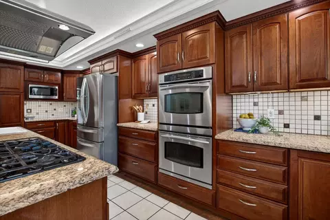 Kitchen - 8420 W Fairoaks Rd, Tracy, CA 95304 photo 4 of 6