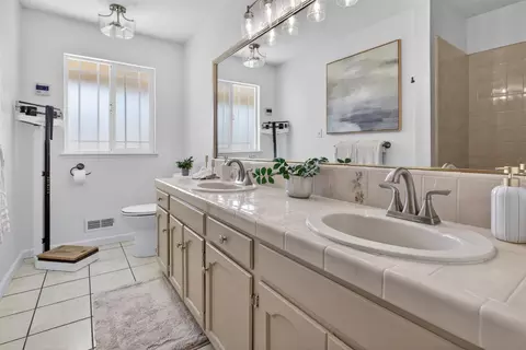 Bath - 8420 W Fairoaks Rd, Tracy, CA 95304 photo 4 of 5