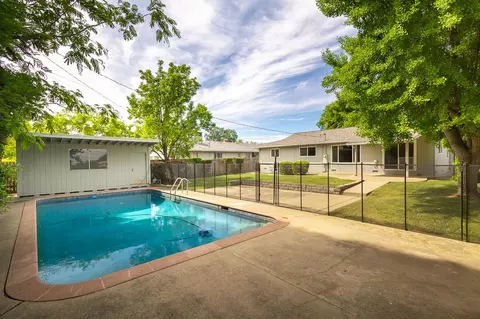 Exterior - 2855 La Colina Way, Carmichael, CA 95608 photo 10 of 13
