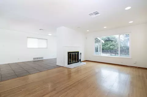 Living - 2855 La Colina Way, Carmichael, CA 95608 photo 2 of 4