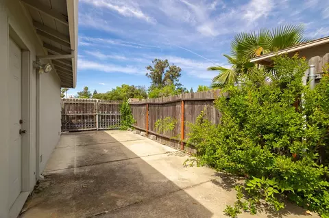 Exterior - 2855 La Colina Way, Carmichael, CA 95608 photo 13 of 13