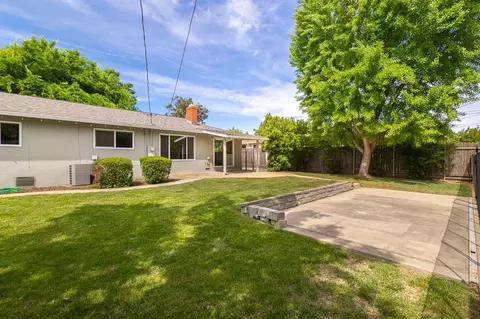 Exterior - 2855 La Colina Way, Carmichael, CA 95608 photo 7 of 13