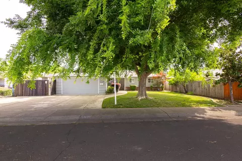 Exterior - 2855 La Colina Way, Carmichael, CA 95608 photo 2 of 13