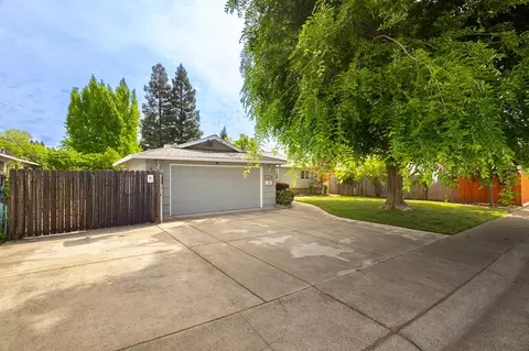 Exterior - 2855 La Colina Way, Carmichael, CA 95608 photo 3 of 13