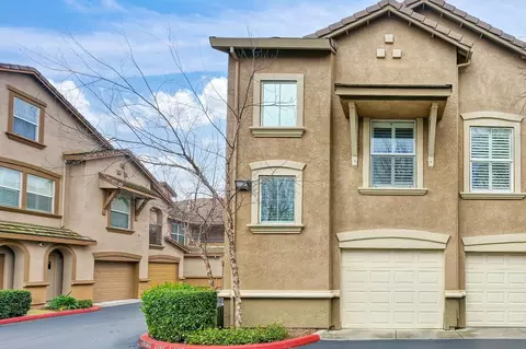 5350 Dunlay Dr #2011, Sacramento, CA 95835