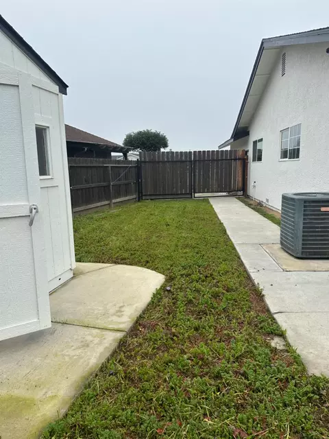 Exterior - 1954 Robin Dr, Ceres, CA 95307 photo 5 of 11
