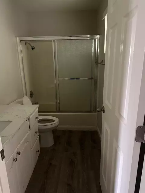 Bath - 1954 Robin Dr, Ceres, CA 95307 photo 1 of 5