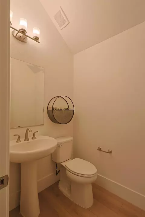 Bath - 5638 Lakepointe Dr, Rocklin, CA 95677 photo 6 of 6