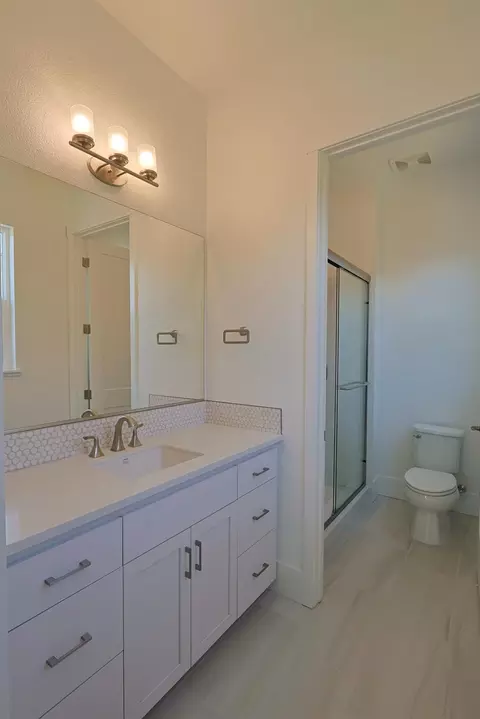 Bath - 5638 Lakepointe Dr, Rocklin, CA 95677 photo 5 of 6