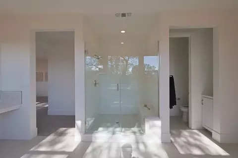 Bath - 5638 Lakepointe Dr, Rocklin, CA 95677 photo 2 of 6
