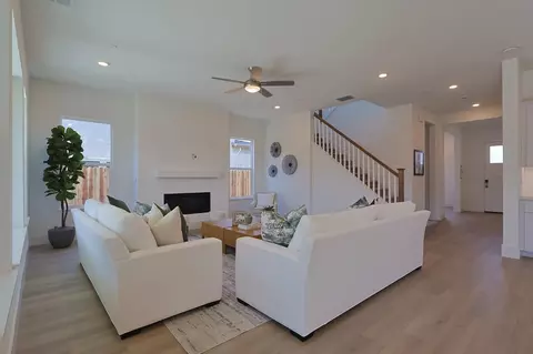 Living - 5638 Lakepointe Dr, Rocklin, CA 95677 photo 1 of 2