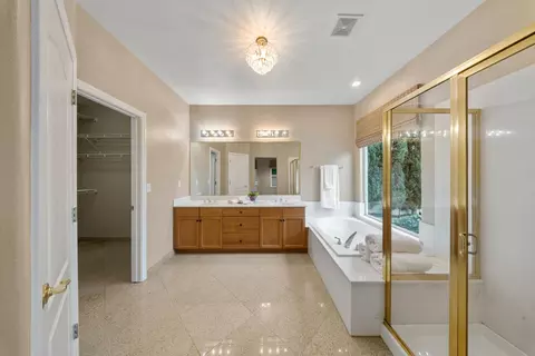 Bath - 4601 Via Altura, Modesto, CA 95357 photo 3 of 4