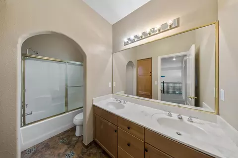 Bath - 4601 Via Altura, Modesto, CA 95357 photo 2 of 4
