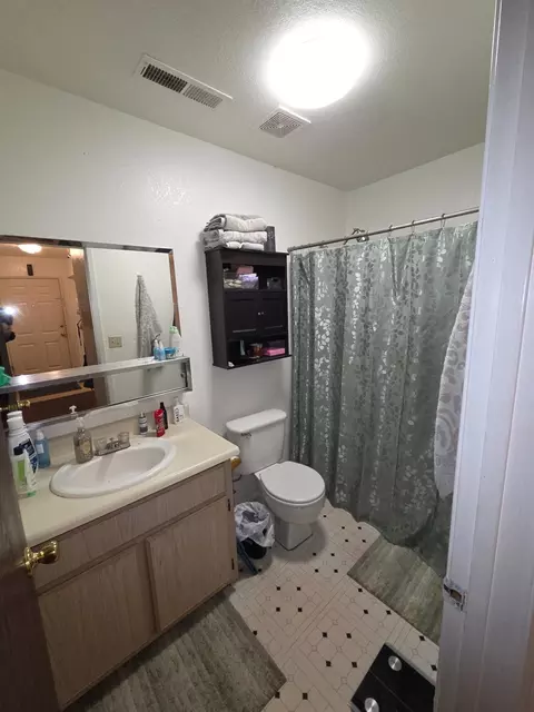 Bath - 577 North St, Corning, CA 96021 photo 1 of 1