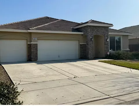 558 Ocean St, Tulare, CA 93274