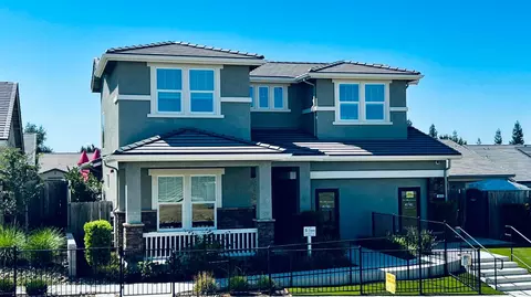 1030 Meadowlands Dr, Oakdale, CA 95361