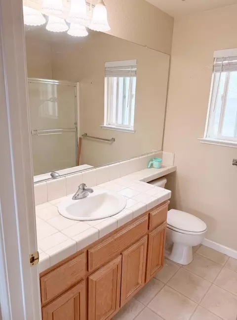 Bath - 2783 Explorer Way, Turlock, CA 95382 photo 2 of 3