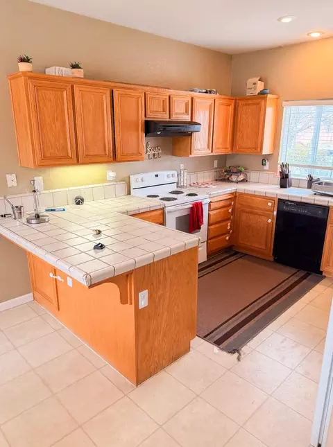Kitchen - 2783 Explorer Way, Turlock, CA 95382 photo 1 of 2