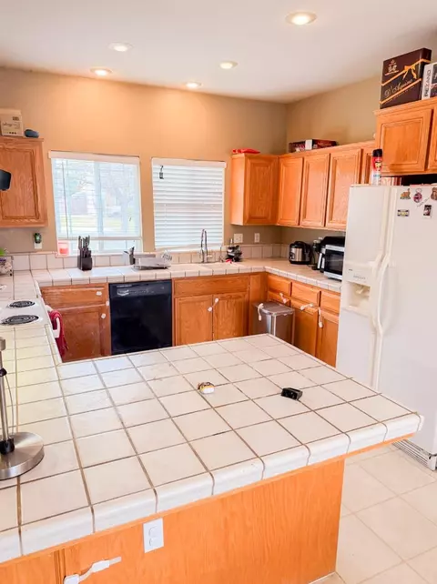 Kitchen - 2783 Explorer Way, Turlock, CA 95382 photo 2 of 2