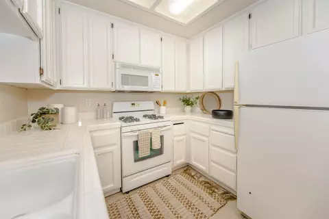 Kitchen - 1107 Greene Ter, Davis, CA 95618 photo 3 of 4