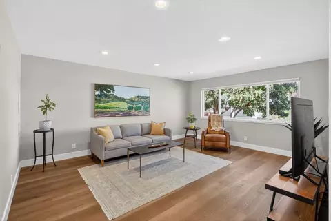 Living - 6810 Rappahannock Way, Carmichael, CA 95608 photo 3 of 6
