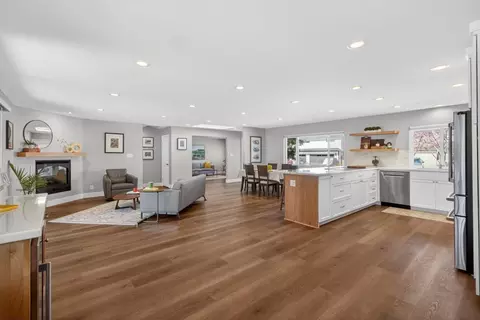 Living - 6810 Rappahannock Way, Carmichael, CA 95608 photo 2 of 6