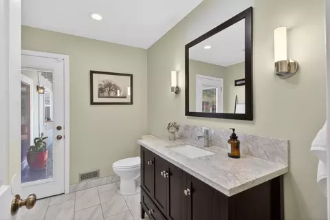 Bath - 6810 Rappahannock Way, Carmichael, CA 95608 photo 3 of 7