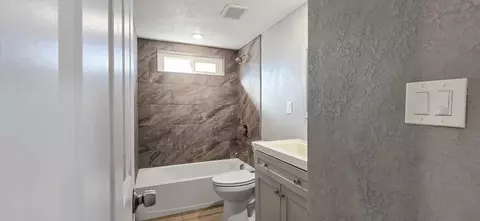 Bath - 206 W 20th St, Tracy, CA 95376 photo 1 of 3