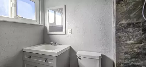 Bath - 206 W 20th St, Tracy, CA 95376 photo 2 of 3