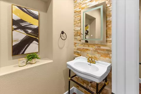 Bath - 3168 N Hutton Pl, Tracy, CA 95377 photo 8 of 9