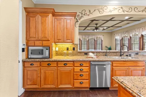 Kitchen - 3168 N Hutton Pl, Tracy, CA 95377 photo 10 of 13