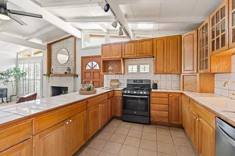 Kitchen - 4845 Hazelwood Ave, Carmichael, CA 95608 photo 2 of 4