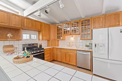 Kitchen - 4845 Hazelwood Ave, Carmichael, CA 95608 photo 4 of 4