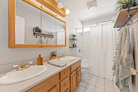 Bath - 4845 Hazelwood Ave, Carmichael, CA 95608 photo 1 of 2
