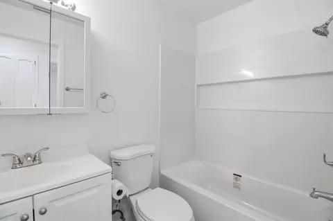 Bath - 2104 Olive Branch Dr, Modesto, CA 95351 photo 1 of 2