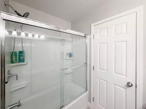 Bath - 5500 Stately Oak Ln, Carmichael, CA 95608 photo 5 of 6