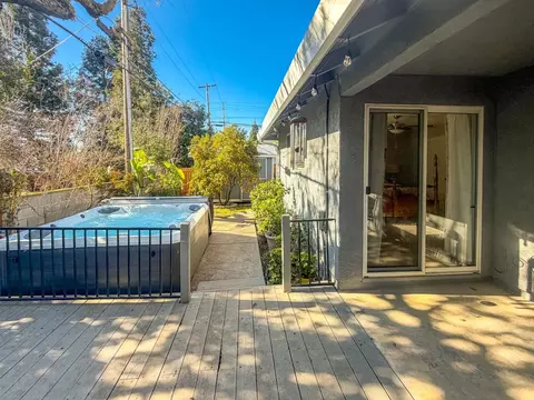 Exterior - 5500 Stately Oak Ln, Carmichael, CA 95608 photo 7 of 12