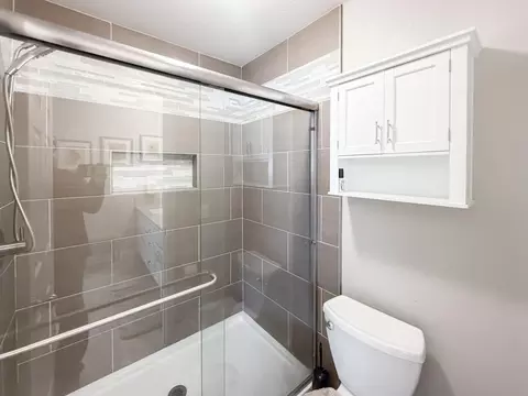 Bath - 5500 Stately Oak Ln, Carmichael, CA 95608 photo 3 of 6