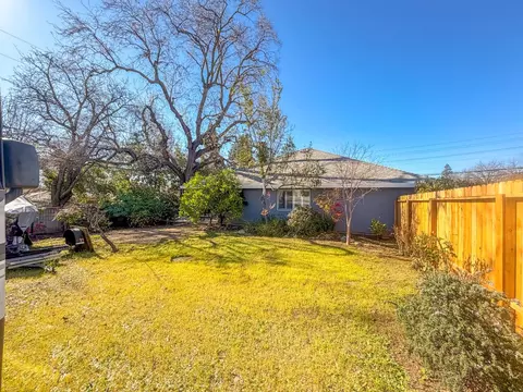 Exterior - 5500 Stately Oak Ln, Carmichael, CA 95608 photo 11 of 12