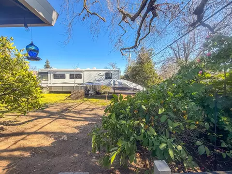 Exterior - 5500 Stately Oak Ln, Carmichael, CA 95608 photo 9 of 12