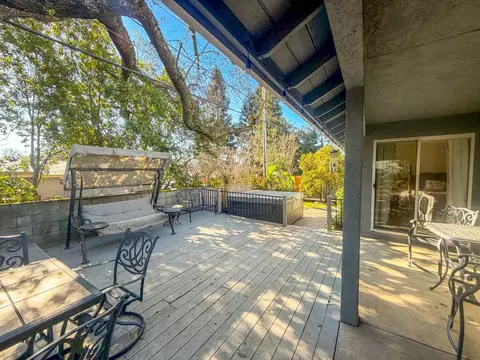 Exterior - 5500 Stately Oak Ln, Carmichael, CA 95608 photo 6 of 12