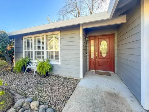 Exterior - 5500 Stately Oak Ln, Carmichael, CA 95608 photo 4 of 12